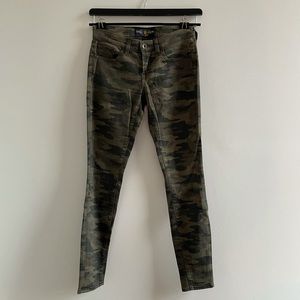 Lucky Brand - Low Rise Charlie Skinny Jean - size 26